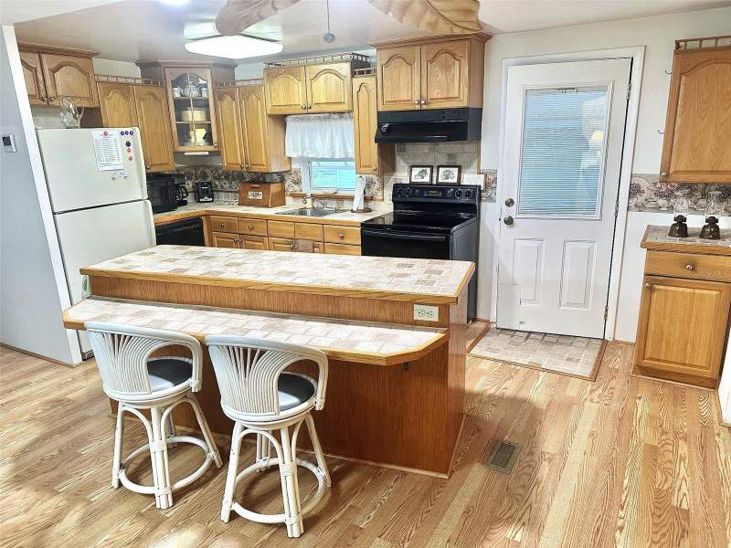 2 bedroom Mobile Home at 11211 101st Street #93, Lake Seminole Resort North M/H Unrec, Largo — photo 3