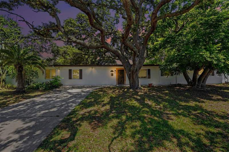 4 bedroom Single Family Residence at 217 GARDEN CIRCLE, EAGLES NEST GARDENS ESTATES, BELLEAIR — photo 2