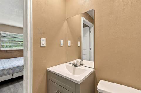 8010 Sharon Drive, Tampa FL - photo 18 of 63