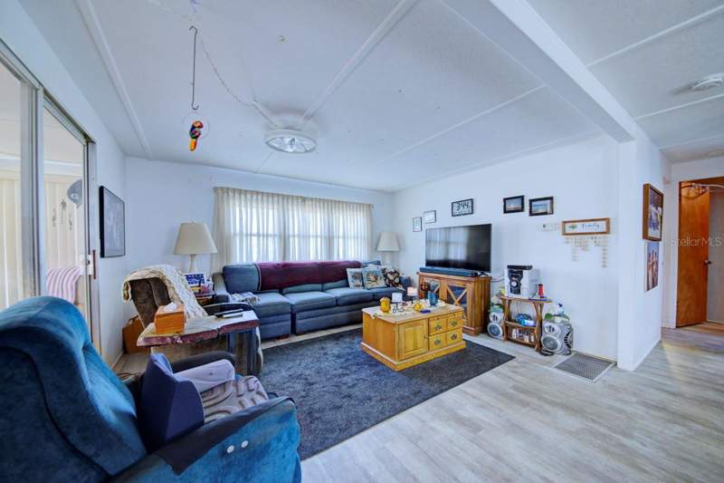 2 bedroom Mobile Home at 76 Liberty Way #5, Lake Tarpon Mobile Home Village, Palm Harbor — photo 5