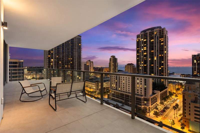 2 bedroom Condominium at 275 1st Avenue #1902, Art House Condominium, St Petersburg — photo 3