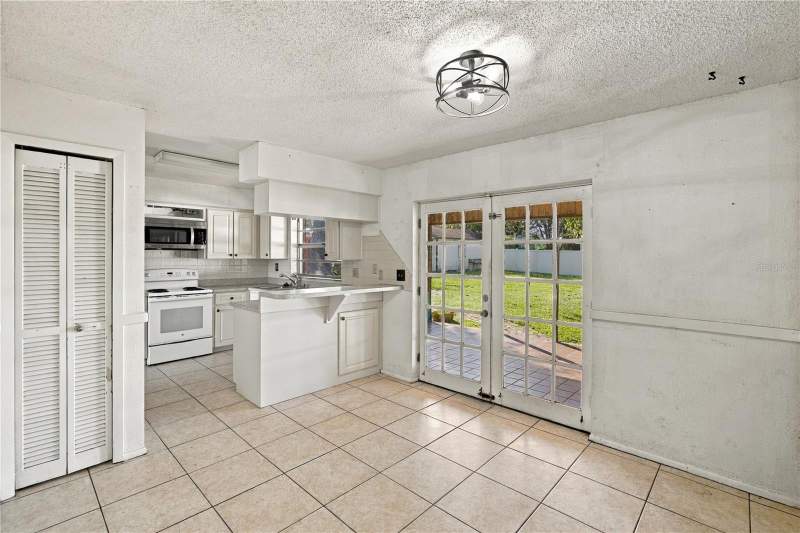 2 bedroom Single Family Residence at 2711 Charleston Drive, Colonial Village Sub U, Plant City — photo 5