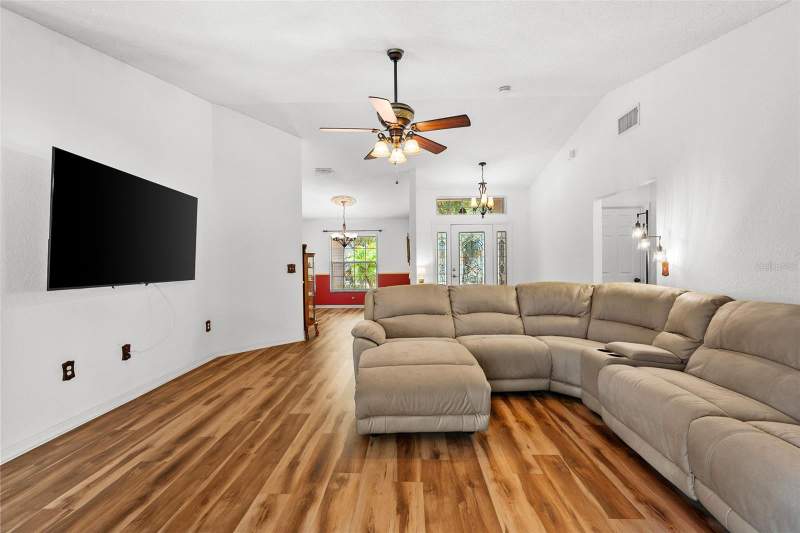 3 bedroom Single Family Residence at 127 Winston Manor Circle, Winston Manor, Seffner — photo 5