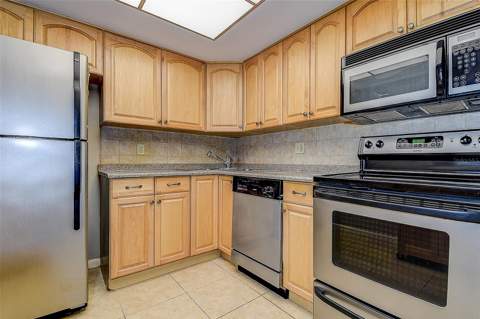 5220 Brittany Drive #509, St Petersburg FL - photo 7 of 38