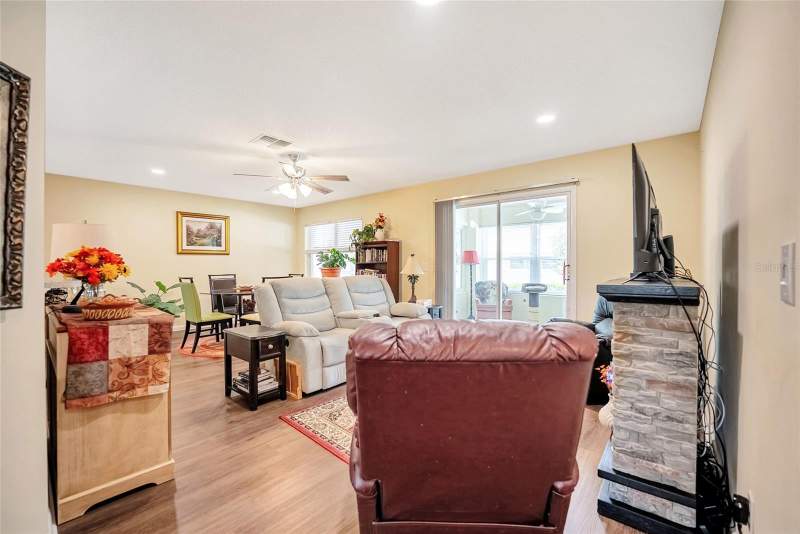 2 bedroom Single Family Residence at 9685 SW 97th Street, On Top World, Ocala — photo 4