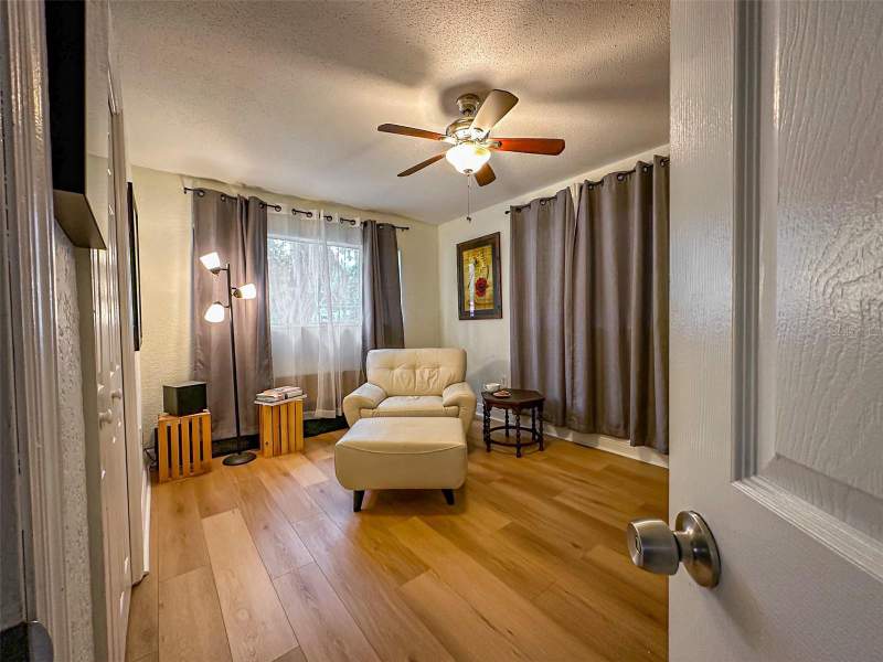 4 bedroom Single Family Residence at 1020 Cottonwood Street, Leesburg Lake Forest Unit 01, Leesburg — photo 4