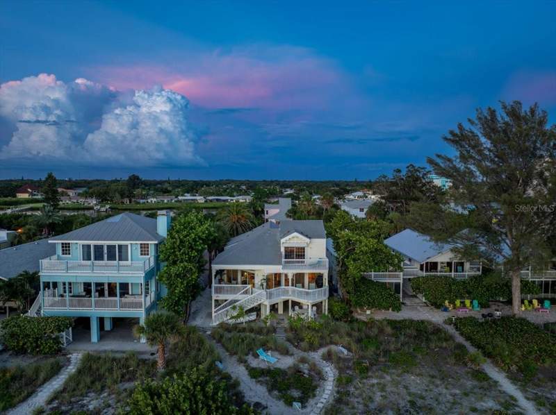 6 bedroom Single Family Residence at 20052 Gulf Boulevard, Acreage & Unrec, Indian Shores — photo 2