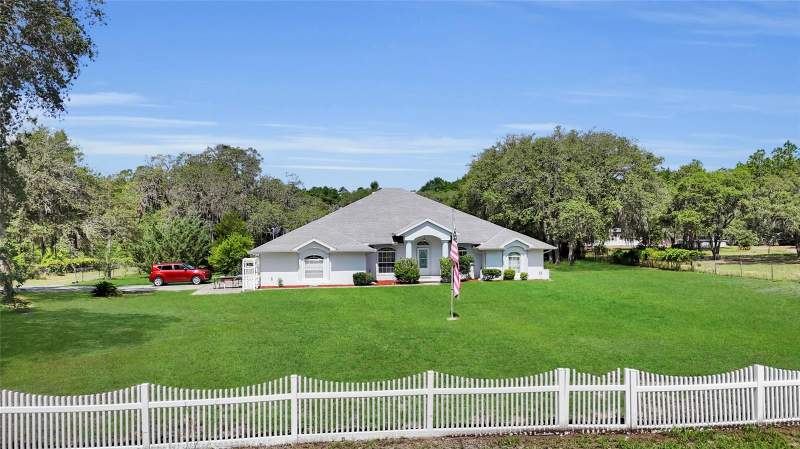 4 bedroom Single Family Residence at 5260 SW 176th Avenue, Lake Tropicana Ranchettes, Dunnellon — photo 4