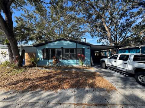 10559 Bay Hills Circle, home for sale in Thonotosassa 33592