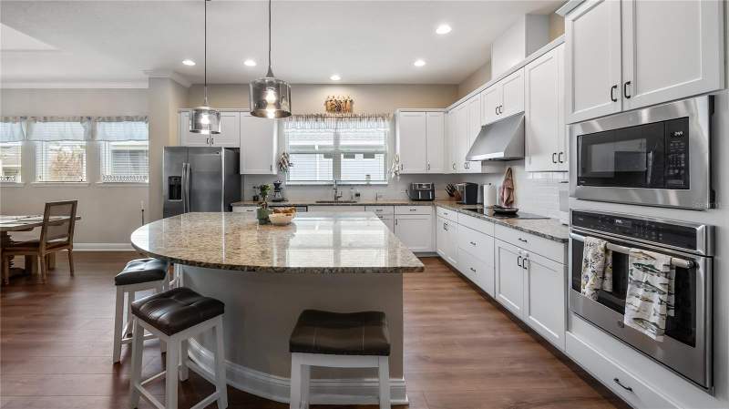 4 bedroom Single Family Residence at 16451 Good Hearth Boulevard, Johns Lake Landing, Clermont — photo 4