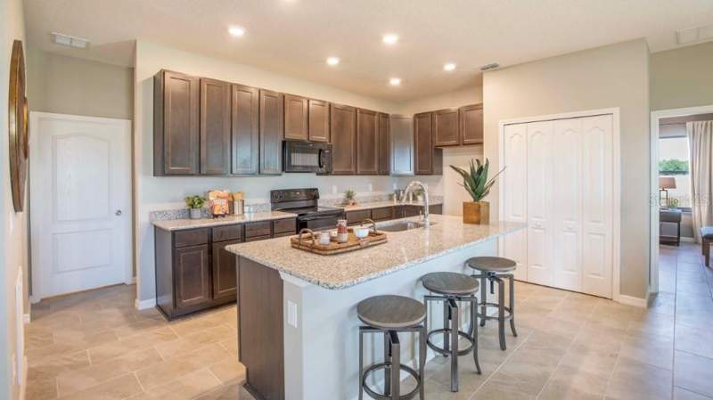 3 bedroom Single Family Residence at 6438 CHORUS DRIVE, VILLA PASS PH 2, MASCOTTE — photo 4