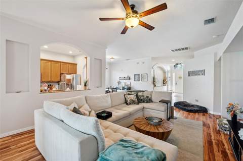 4641 Rolling Green Drive, Wesley Chapel FL - photo 7 of 45