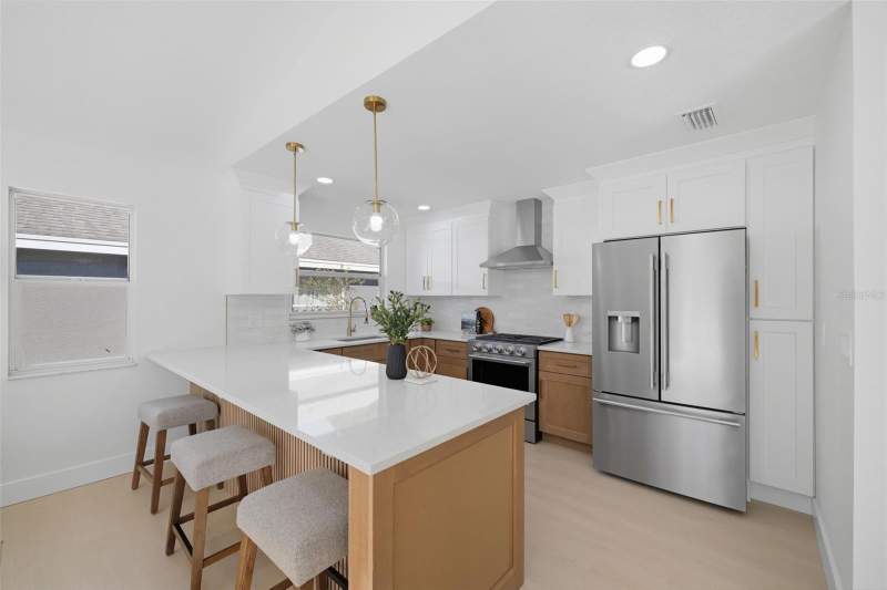 3 bedroom Single Family Residence at 1070 Captains Way, Westwinds Ph II, Tarpon Springs — photo 2