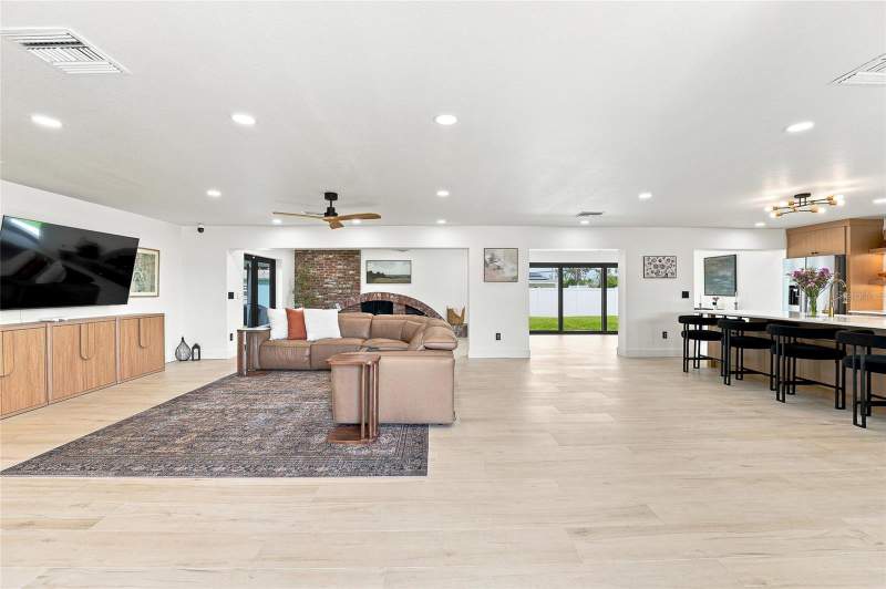 3 bedroom Single Family Residence at 6241 Tanglewood Drive, Tanglewood Sub, St Petersburg — photo 4