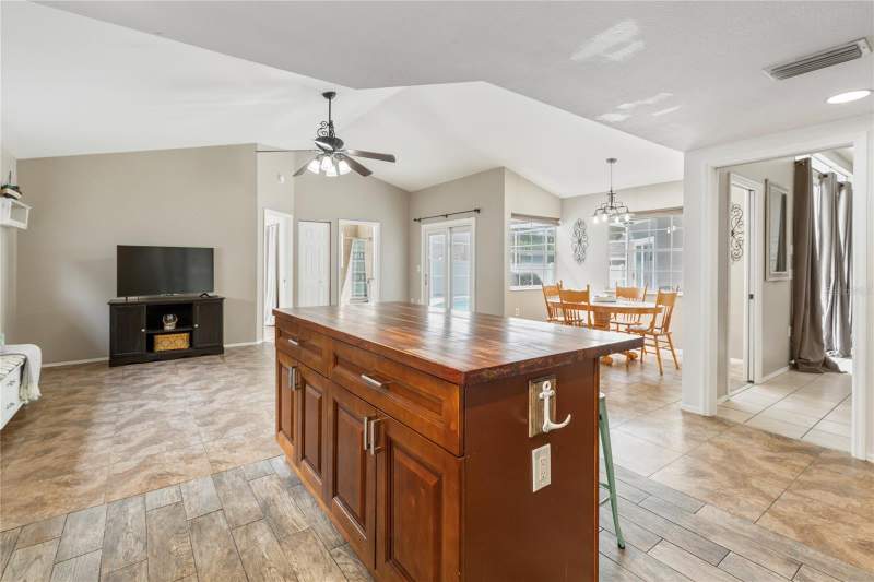 4 bedroom Single Family Residence at 1690 Winners Circle, Harbor Woods North, Tarpon Springs — photo 3