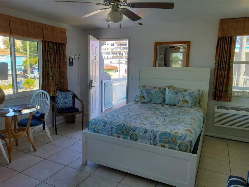 0 bedroom Condo - Hotel at 603 Mandalay Avenue #212, Royal Camelot Resort Condo, Clearwater — photo 2