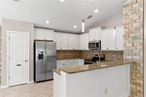 18469 Waydale Loop, Hudson FL - photo 12 of 36
