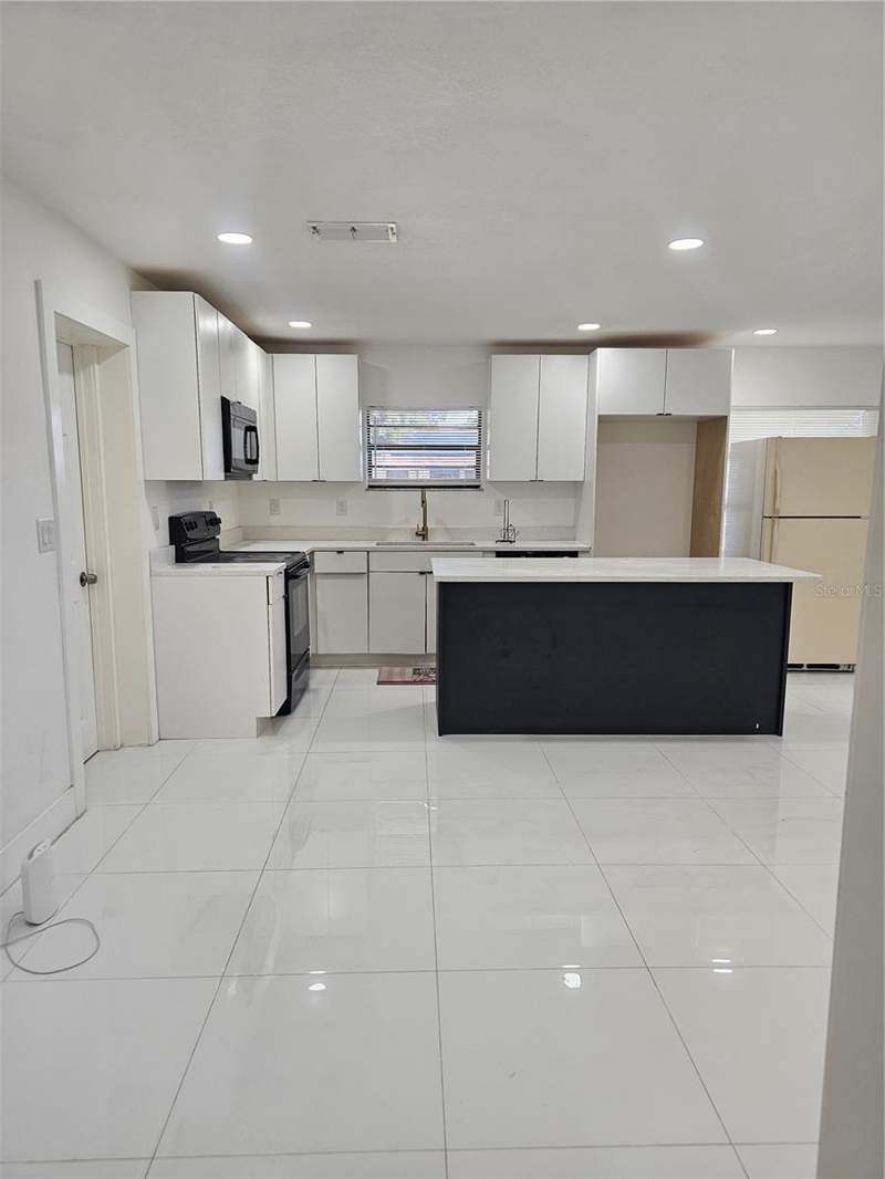 4 bedroom Single Family Residence at 6125 Liberty Avenue, Temple Grove Estates, Temple Terrace — photo 4
