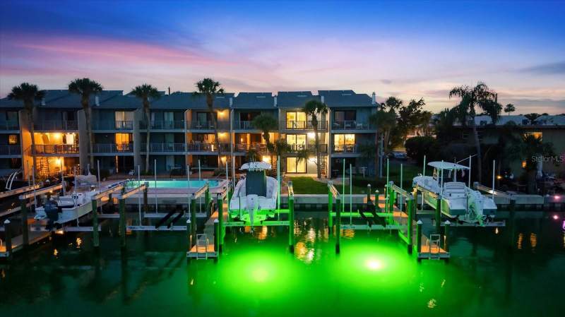2 bedroom Townhouse at 11835 3rd Street, Capri Landings Condo, Treasure Island — photo 2