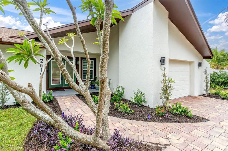 3 bedroom Single Family Residence at 2010 Pinellas Point Drive, Pinellas Point Add Sec B Mound Sec, St Petersburg — photo 3
