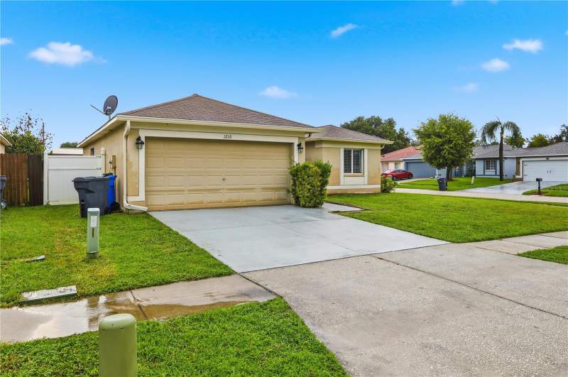 3 bedroom Single Family Residence at 1210 Blufield Avenue, Heather Lakes Unit Xxi Ph A, Brandon — photo 3