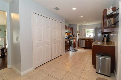 1005 Tranquiview Lane, Valrico FL - photo 8 of 48