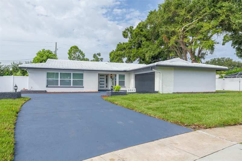 4 bedroom Single Family Residence at 2065 Envoy Court, Imperial Park, Clearwater — photo 1