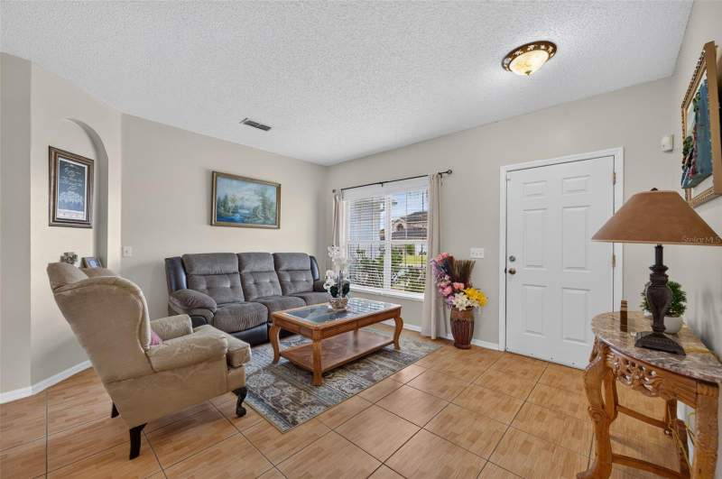 3 bedroom Single Family Residence at 925 Gillingham Court, Poinciana Village 2 Nbhd 1, Kissimmee — photo 4