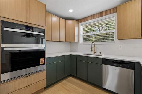 2102 W Ferris Avenue, Tampa FL - photo 17 of 94