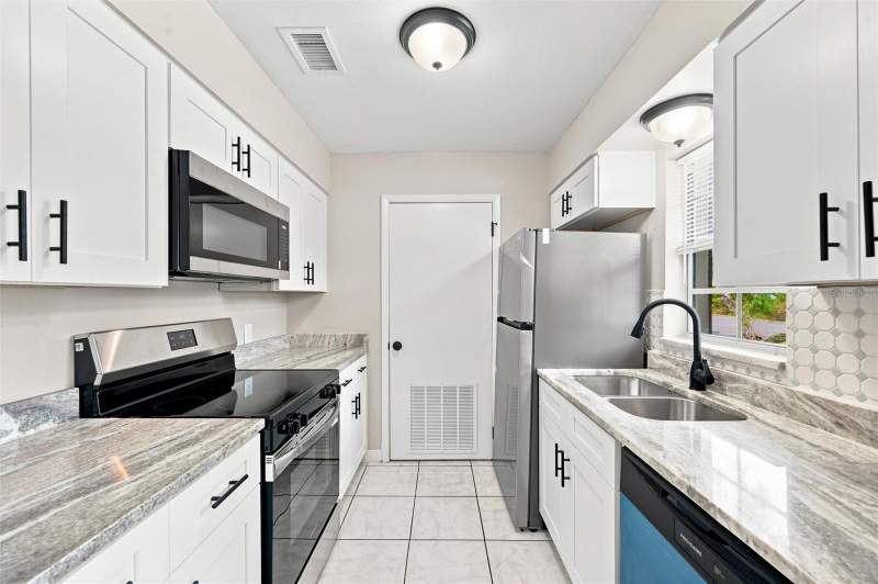 1 bedroom Condominium at 4215 E Bay Drive #405, Woodside Village Condo, Clearwater — photo 3