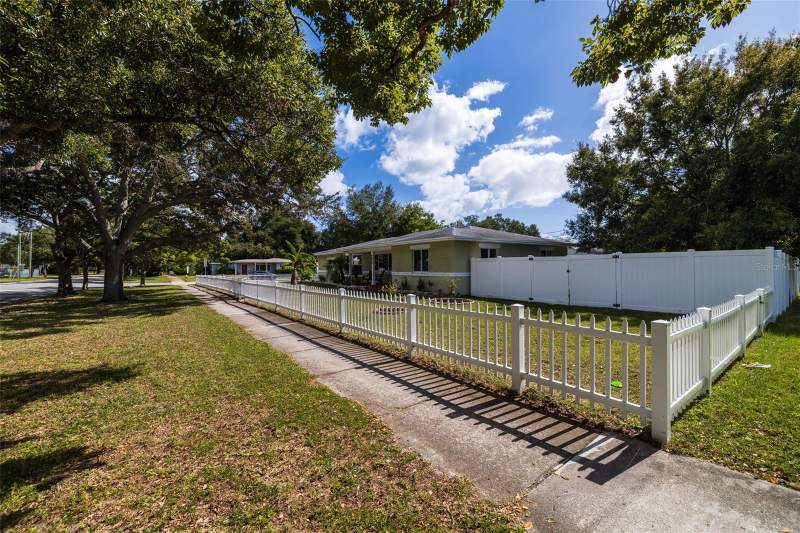 3 bedroom Single Family Residence at 1825 Cleveland Street, Sky Crest Unit 5, Clearwater — photo 2