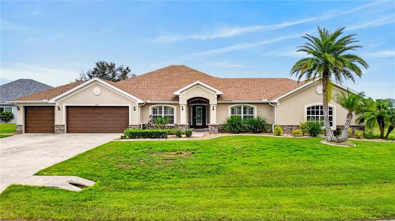 3 bedroom Single Family Residence at 13443 SW Pembroke Circle, Pembroke Sub, Lake Suzy — photo 1