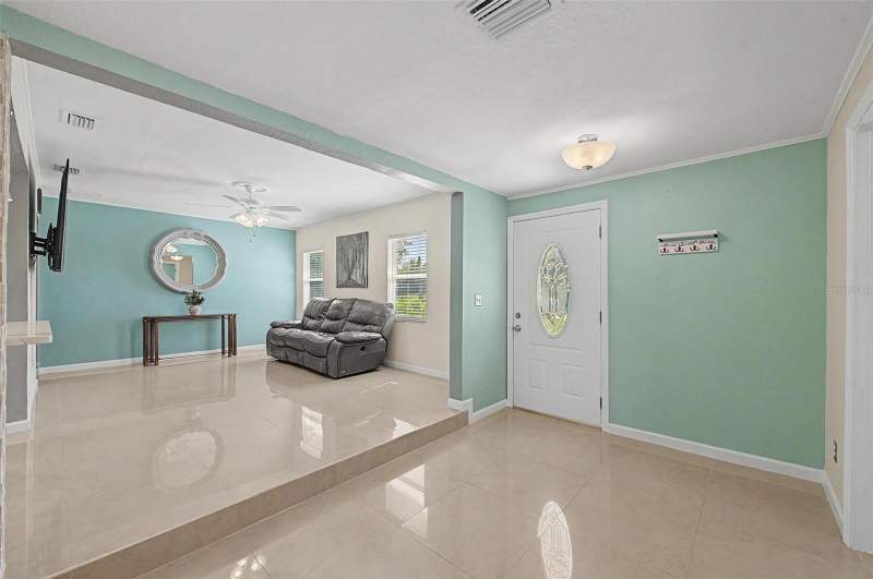 3 bedroom Single Family Residence at 6704 S Gabrielle Street, Tropical Pines, Tampa — photo 2