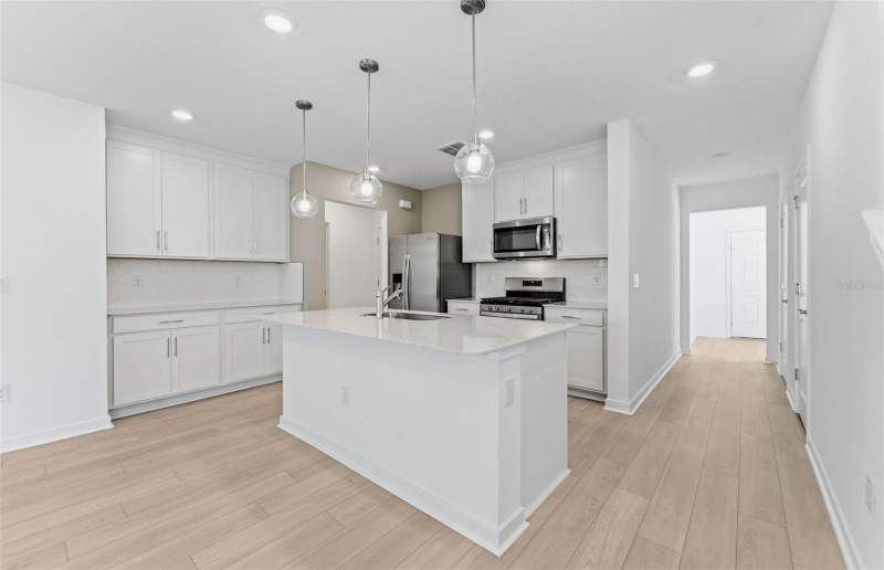 4 bedroom Single Family Residence at 5344 Spring Maiden Circle, Waterset Wolf Creek Phase H1, Apollo Beach — photo 4