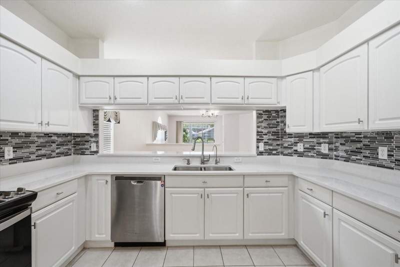 3 bedroom Single Family Residence at 1333 Lindenwood Drive, Crescent Oaks Country Club Coventry Ph 5, Tarpon Springs — photo 2