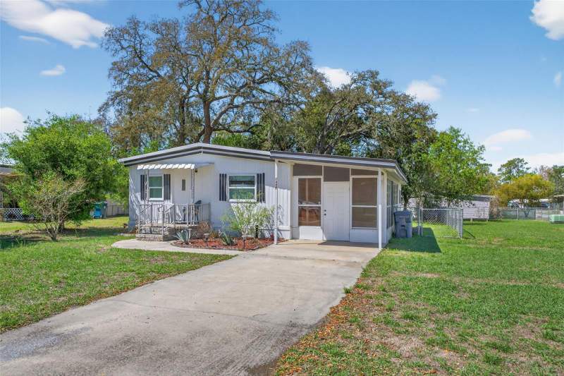 2 bedroom Mobile Home at 7489 Western Circle Drive, High Point Mh Sub, Brooksville — photo 2