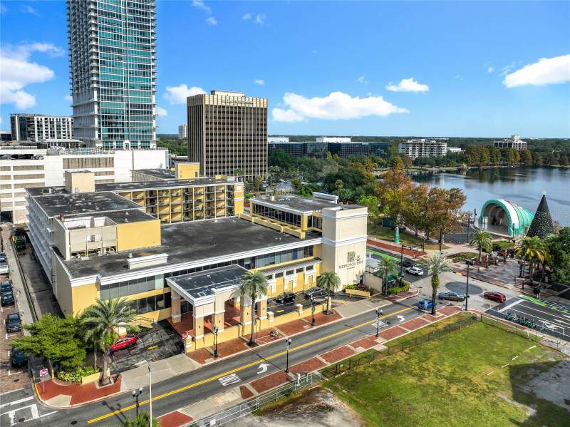 Metropolitan Lake Eola