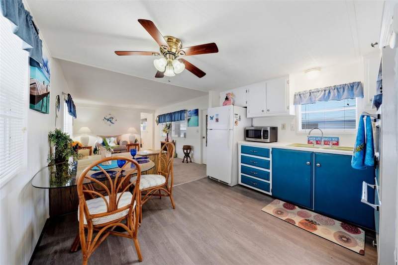 2 bedroom Mobile Home at 12116 Horseshoe Lane, Ponderosa Park, Hudson — photo 4