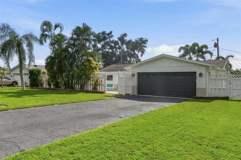 3 bedroom Single Family Residence at 5860 Bayshore Drive, Oakhurst Shores 4th Add, Seminole — photo 1