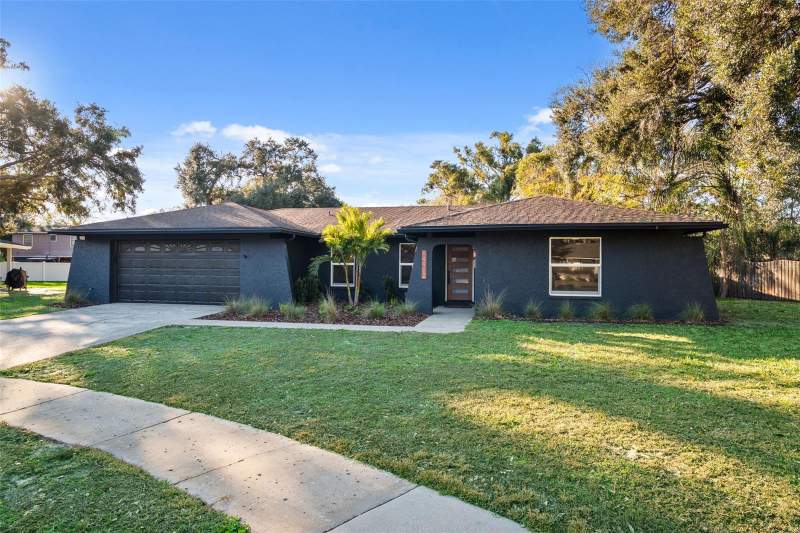 Highlands OaksHomes for Sale in Tampa, FL