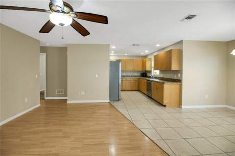 305 W Fountain Street, Fruitland Park FL - photo 7 of 38