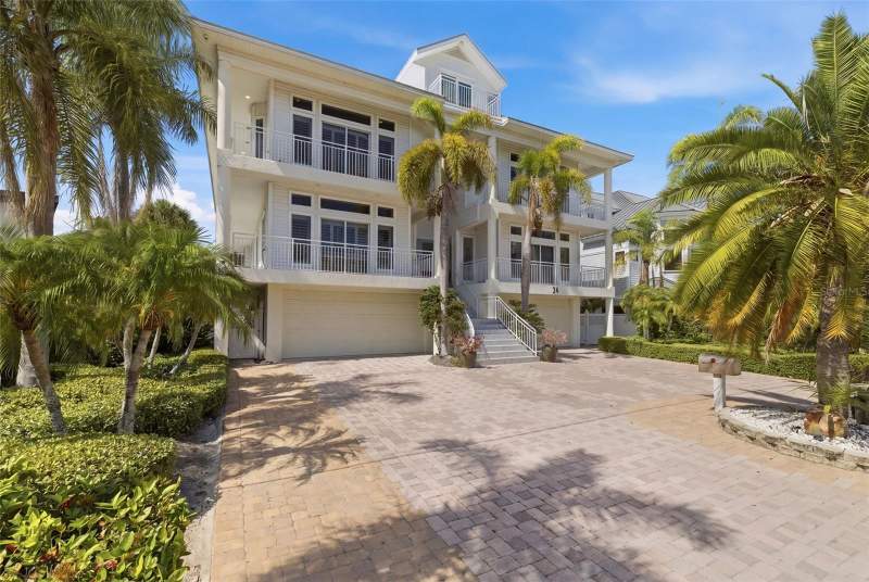 5 bedroom Single Family Residence at 24 N PINE CIRCLE, EAGLES NEST POINT, BELLEAIR — photo 2