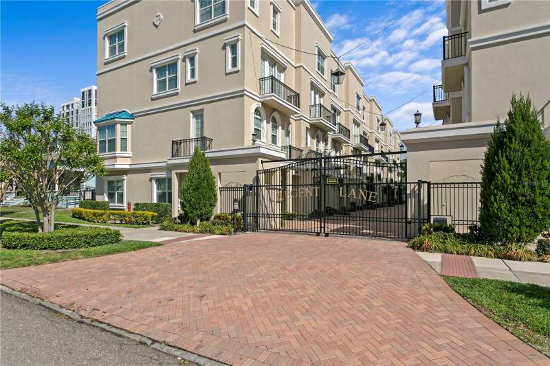 3 bedroom Townhouse at 412 REGENT LANE, REGENT LANE, ST PETERSBURG — photo 1