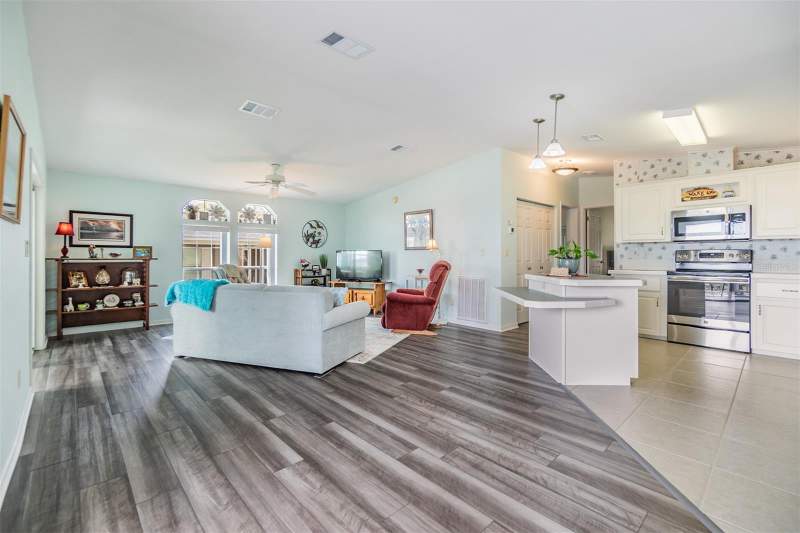2 bedroom Manufactured Home at 37443 Gill Avenue, Grand Horizons, Zephyrhills — photo 2