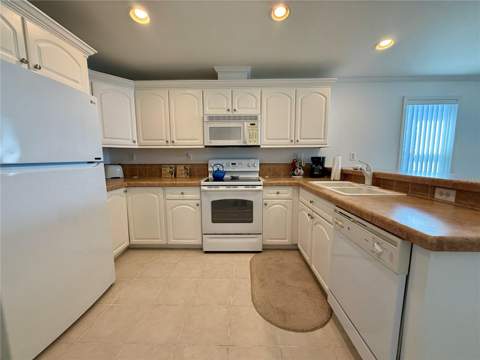 209 S Port Royal Lane, Apollo Beach FL - photo 10 of 38
