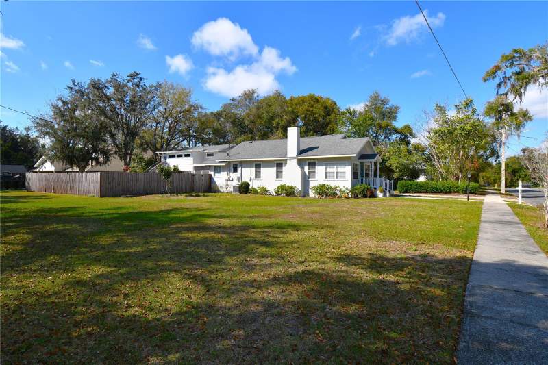 3 bedroom Single Family Residence at 1245 N Alexander Street, Mount Dora Norwood Sub, Mount Dora — photo 4