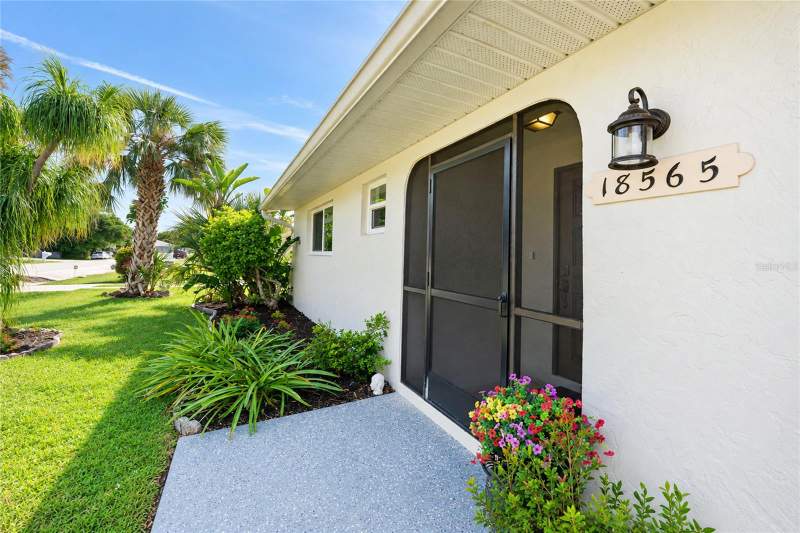 2 bedroom Single Family Residence at 18565 Robinson Avenue, Port Charlotte Sec 037, Port Charlotte — photo 2
