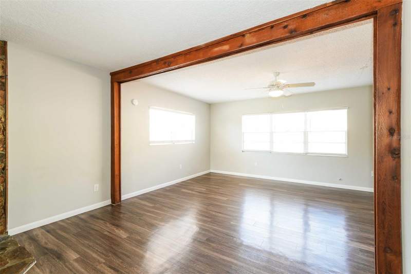 4 bedroom Single Family Residence at 8229 Malvern Circle, Twelve Oaks Village Unit 3, Tampa — photo 5