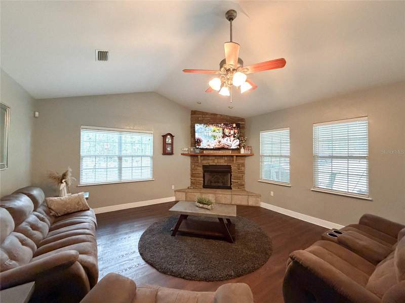 3 bedroom Single Family Residence at 20942 NW 200th Avenue, Underwood Hill Forest, High Springs — photo 3