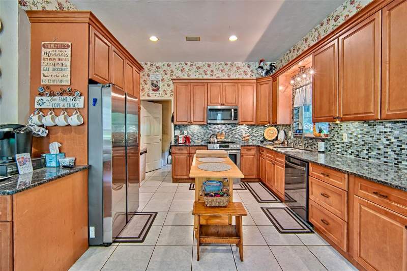 4 bedroom Single Family Residence at 15522 SW 75th Street, Archer, Archer — photo 2
